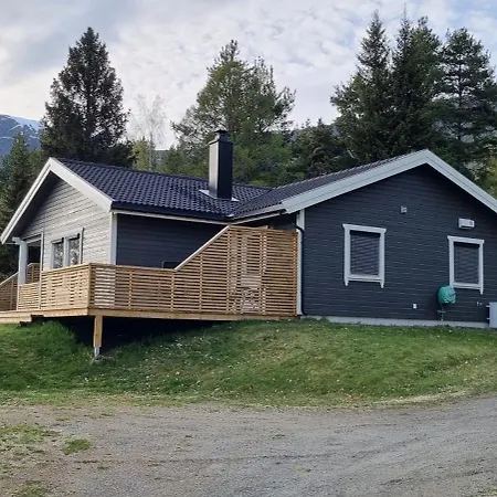 Hus I Flott Natur. Skjak